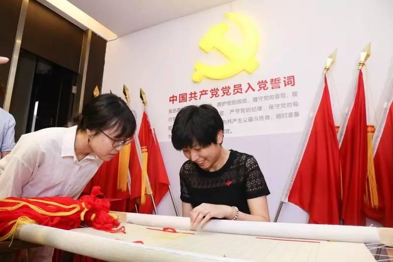 晋中一公职人员车内索贿5万元?举报人:他拿钱不办事还打人,官方介入